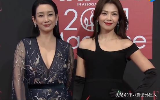 女明星紧身裤图_女星紧身礼服造型翻车_红毯紧身礼服尴尬造型案例