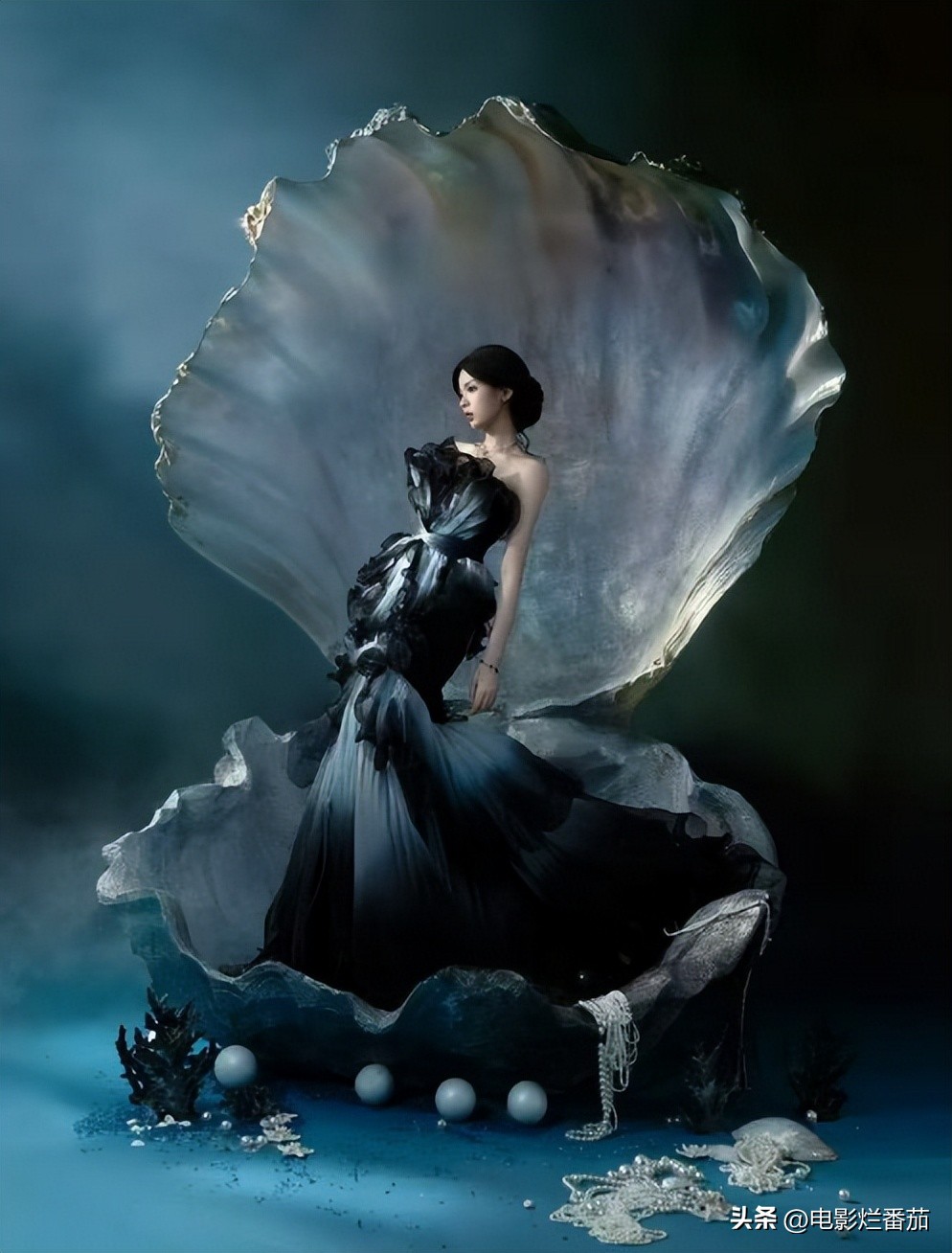 红毯造型分析_明星时尚穿搭评价_晚装女明星