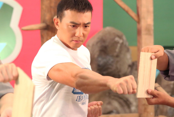 网红抽脂去世事件详情_网红老公出轨400人应对_网红辛巴八卦最新事件-