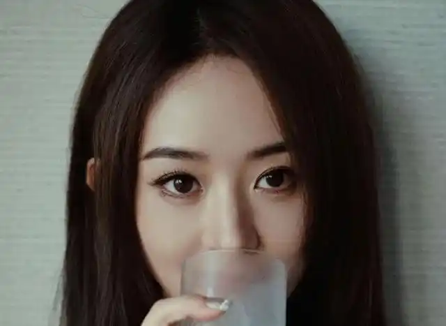 赵丽颖直播带货状态不佳_女明星直播间_赵丽颖李佳琦直播间吐槽